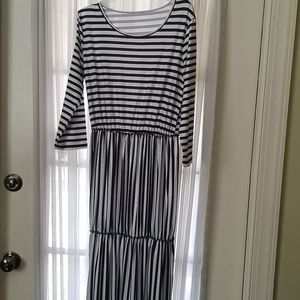 Black/white tiered Maxi Dress